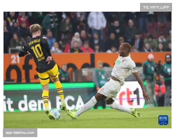 多特蒙德4-2逆转战胜奥格斯堡,马伦梅开二度 多特蒙德4-2逆转战胜奥格斯堡,马伦梅开二度